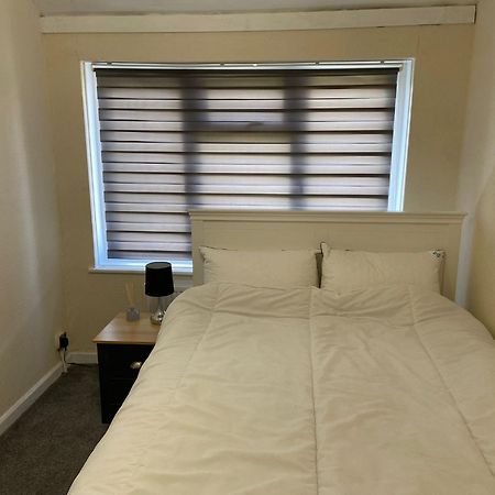 Peeams Abode Apartment Dagenham Bagian luar foto