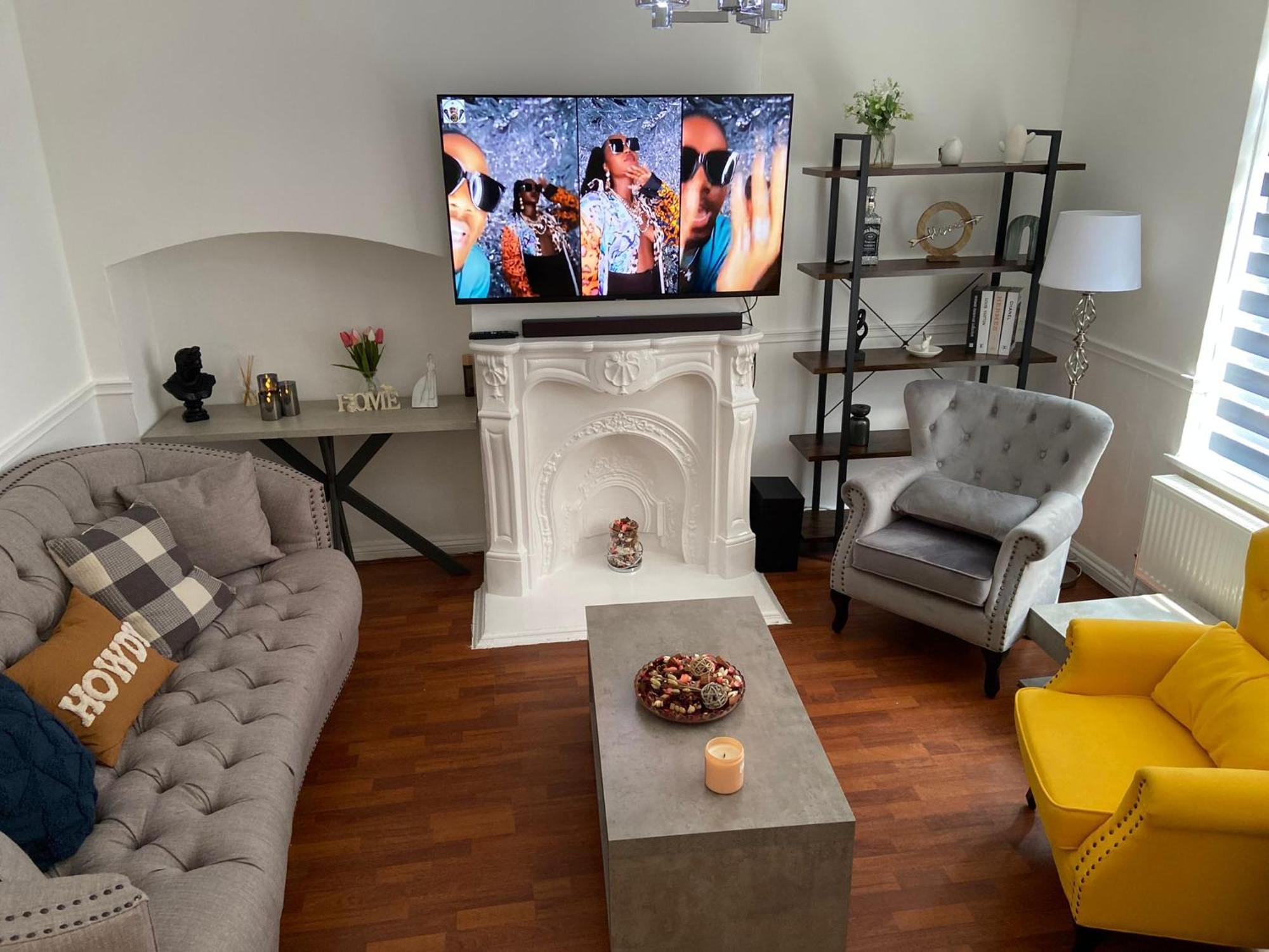 Peeams Abode Apartment Dagenham Bagian luar foto